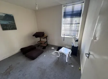 3 bed Retail Property (out of town)