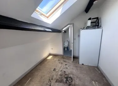 3 bed Retail Property (out of town)