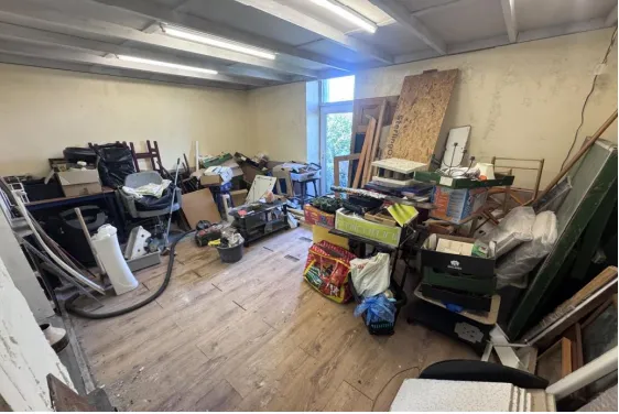 3 bed Retail Property (out of town)