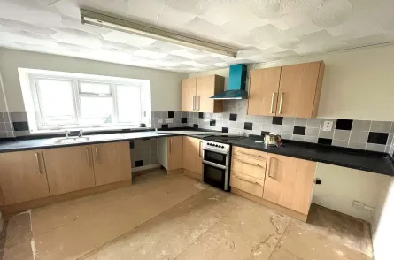2 bed Land