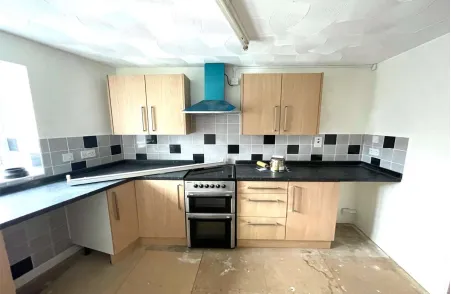 2 bed Land