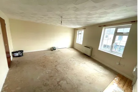 2 bed Land
