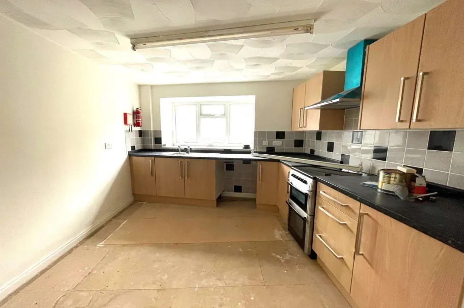 2 bed Land