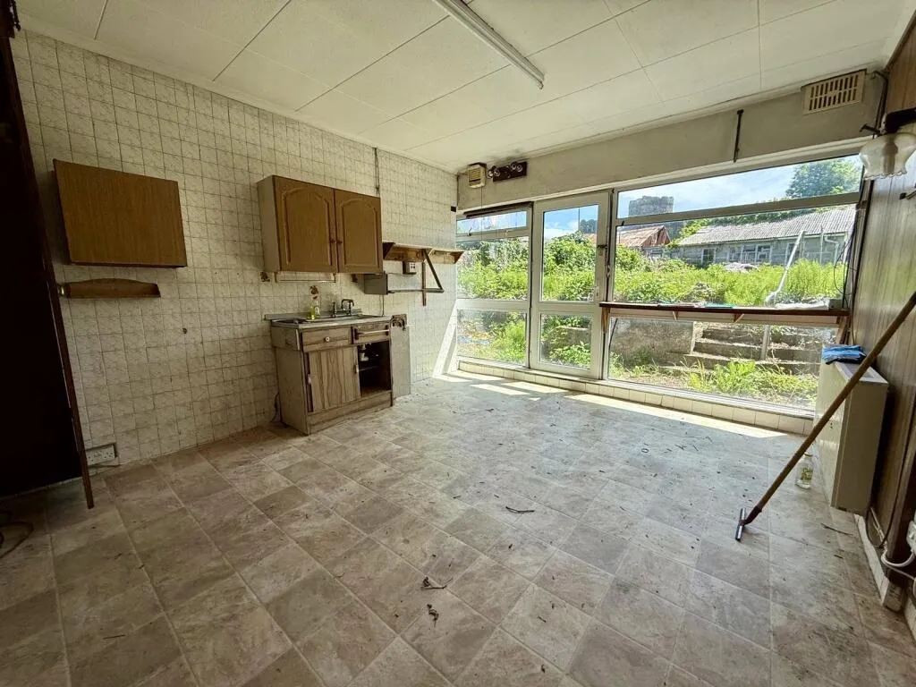 2 bed Character Property