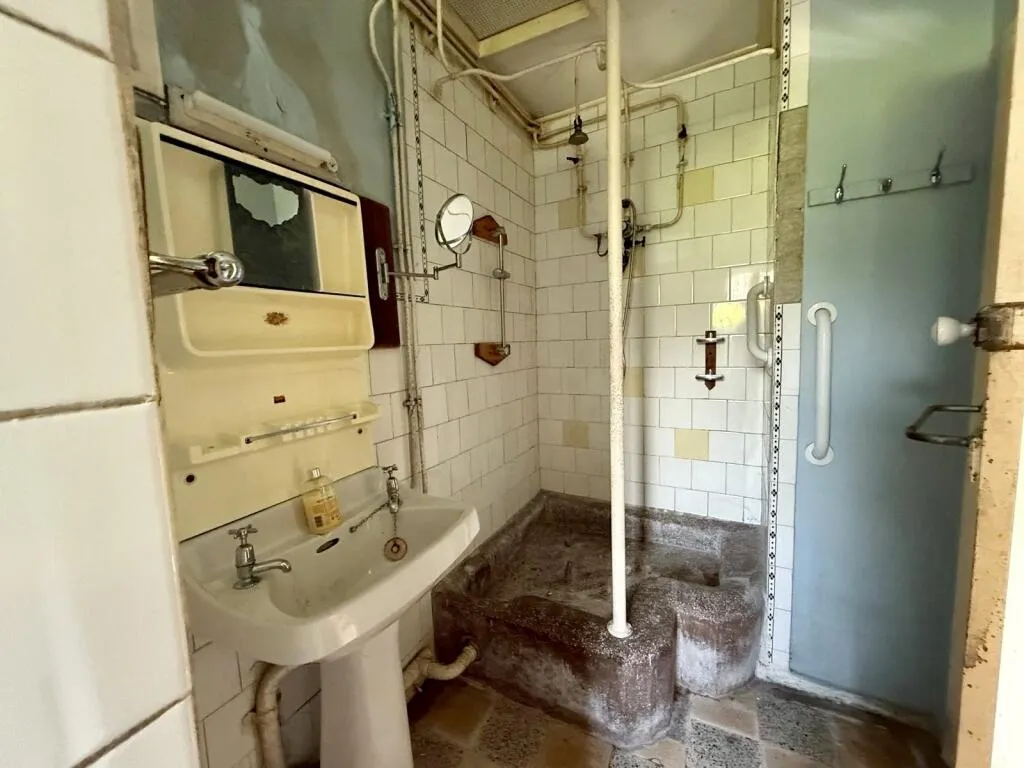 2 bed Character Property