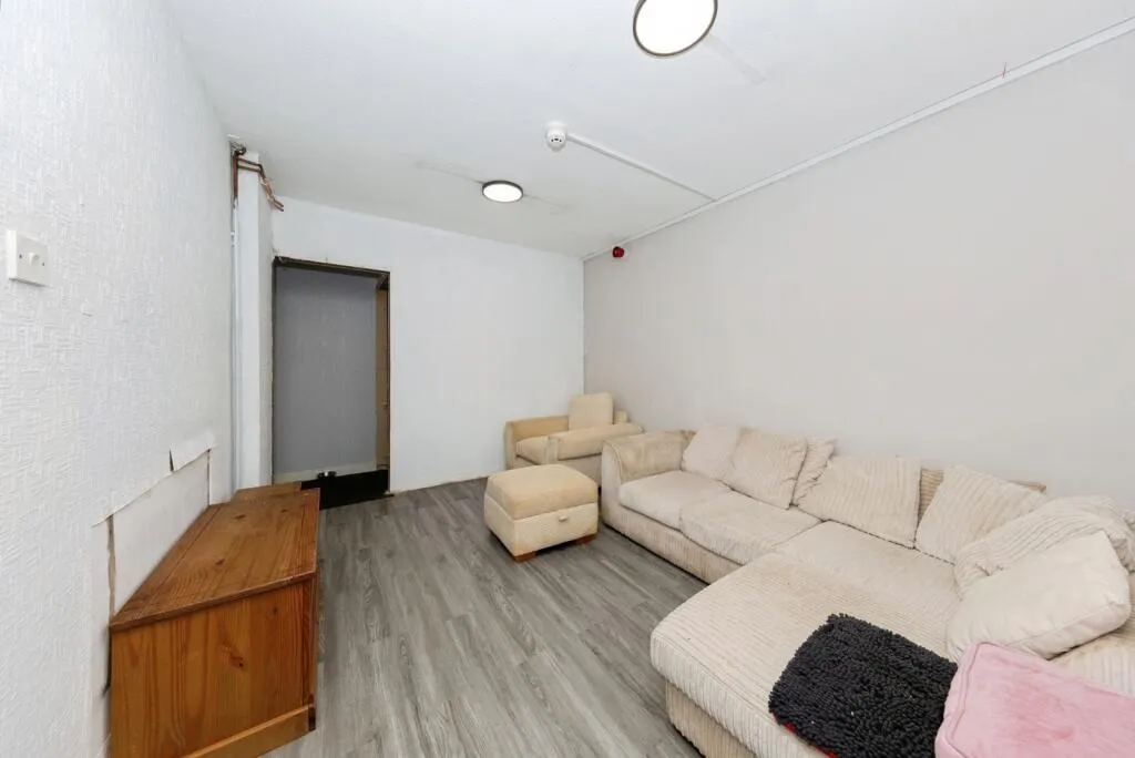 1 bed Commercial Property