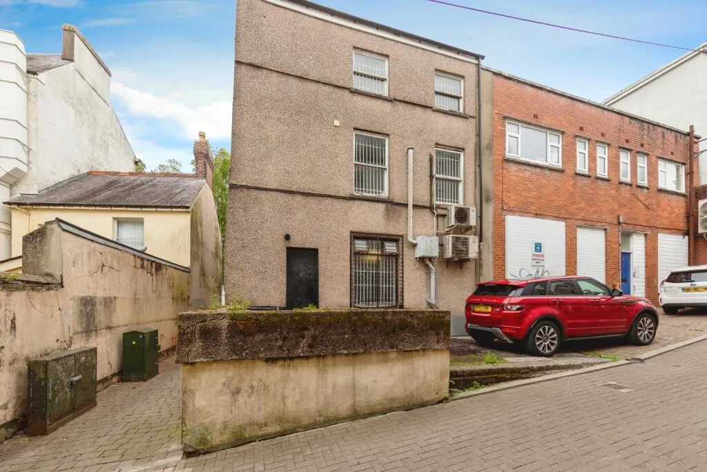 1 bed Commercial Property