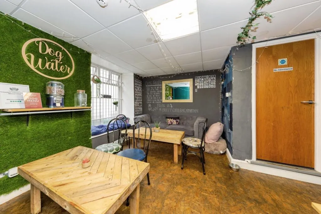 1 bed Commercial Property