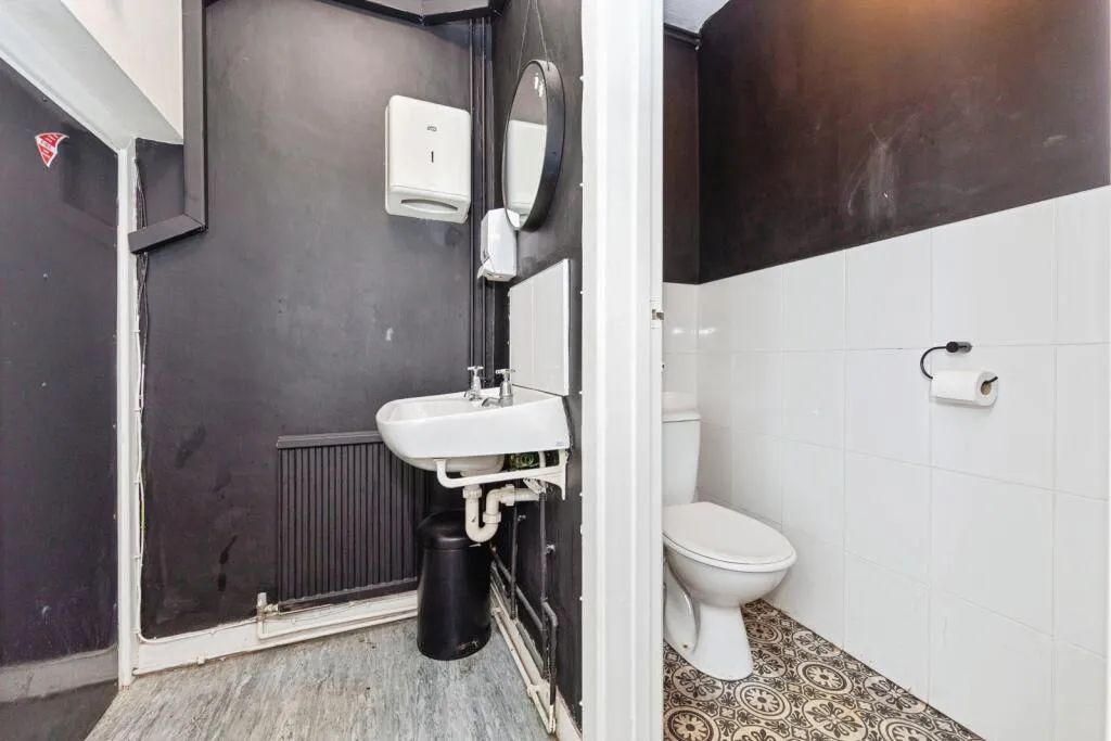 1 bed Commercial Property