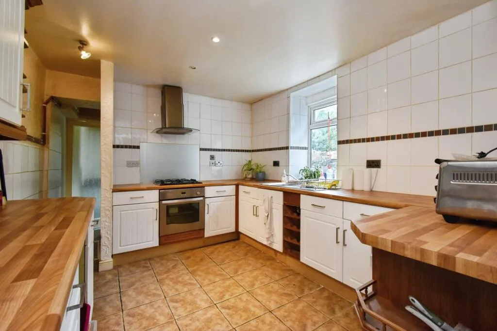 4 bed Semi-Detached