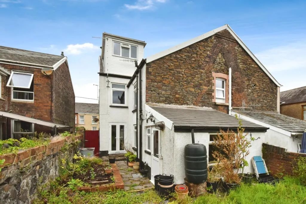 4 bed Semi-Detached