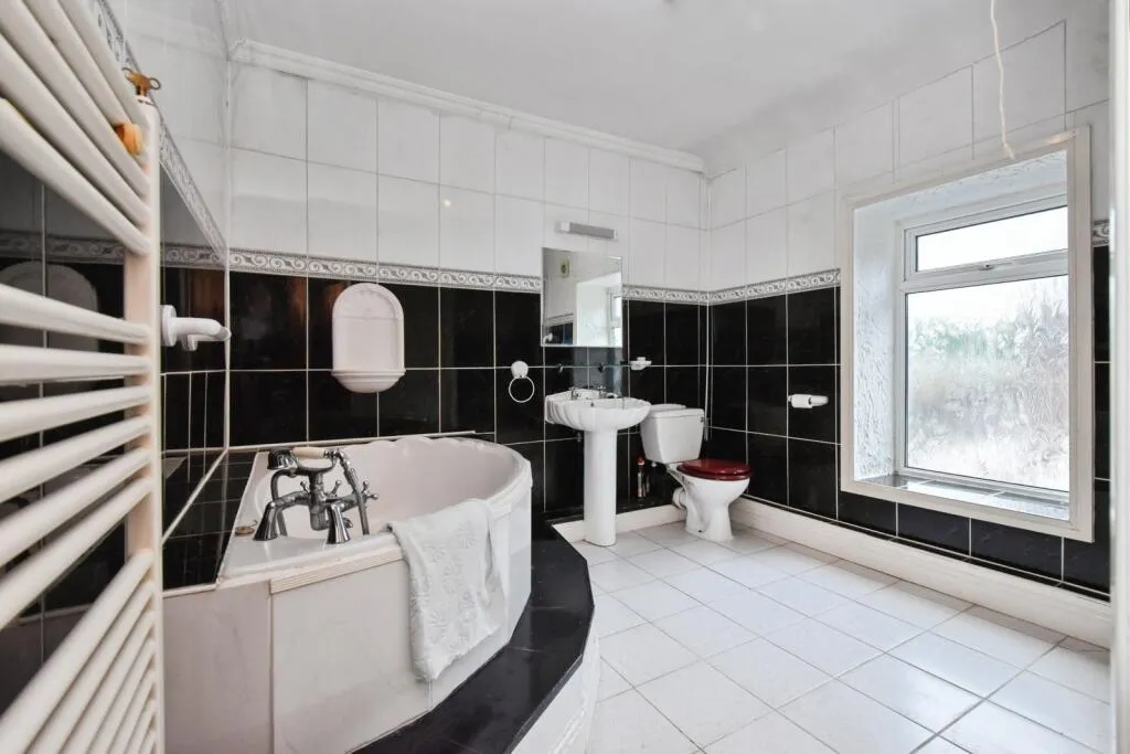 4 bed Semi-Detached