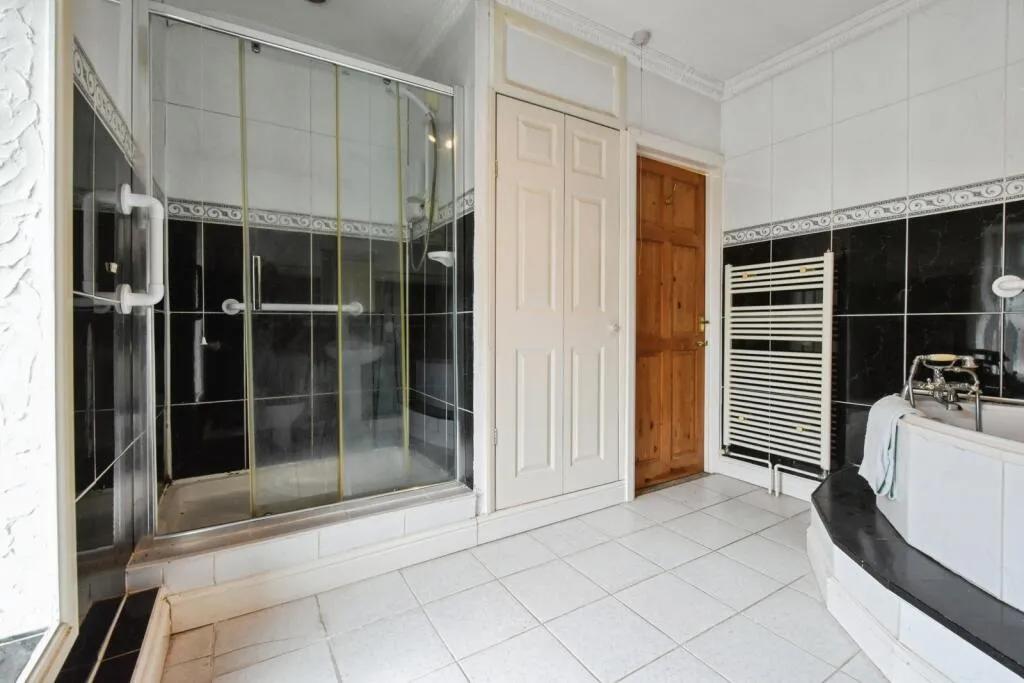 4 bed Semi-Detached
