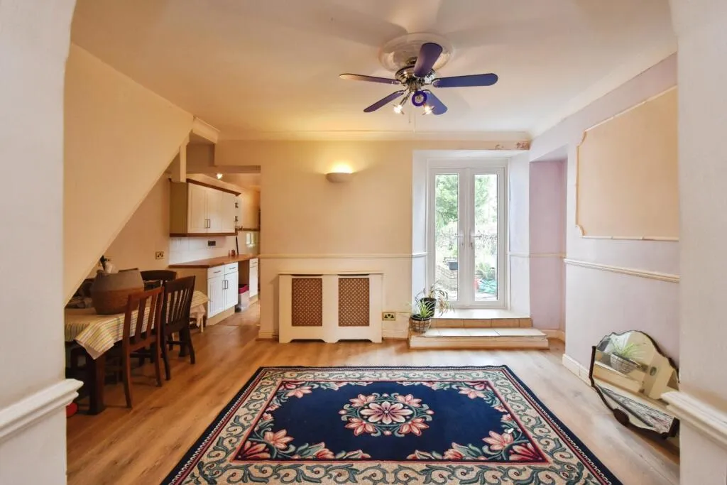 4 bed Semi-Detached