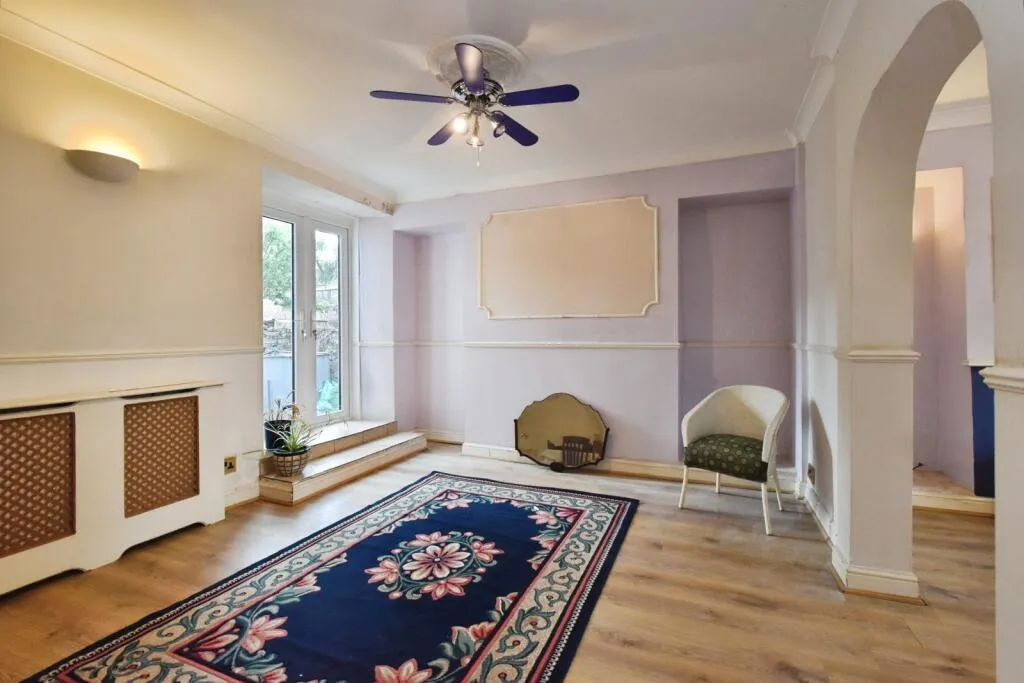 4 bed Semi-Detached