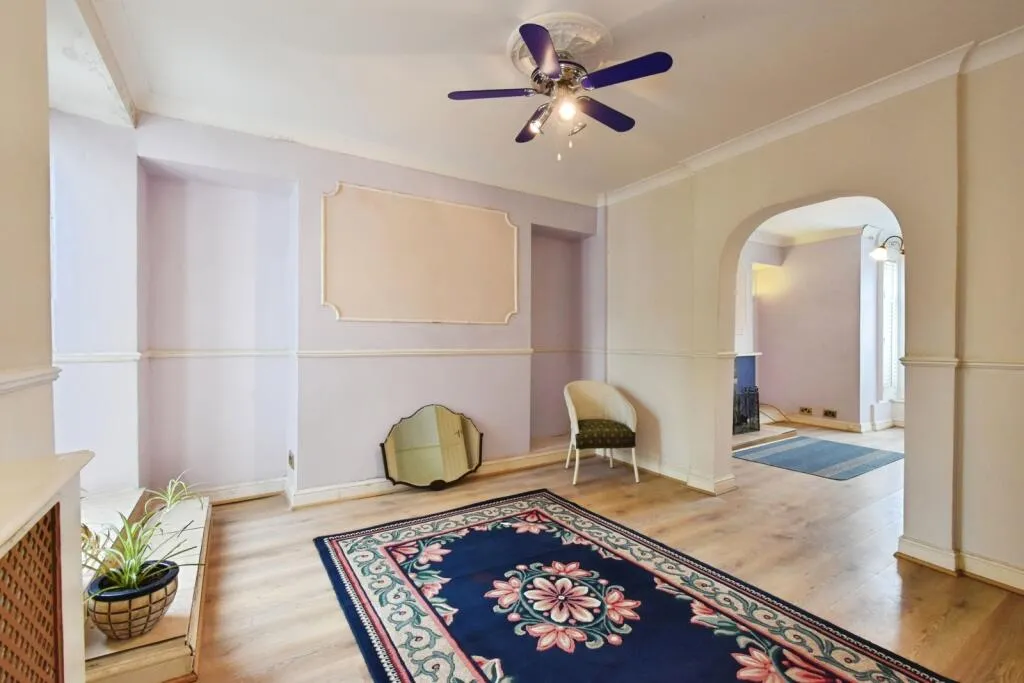 4 bed Semi-Detached