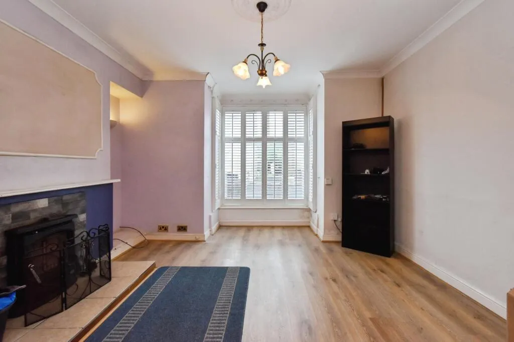 4 bed Semi-Detached