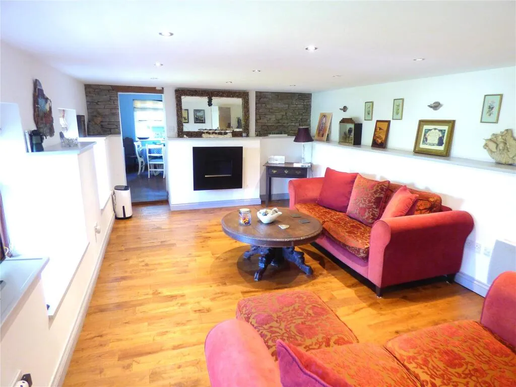 2 bed House