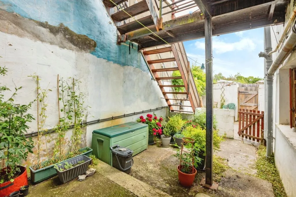 2 bed Detached