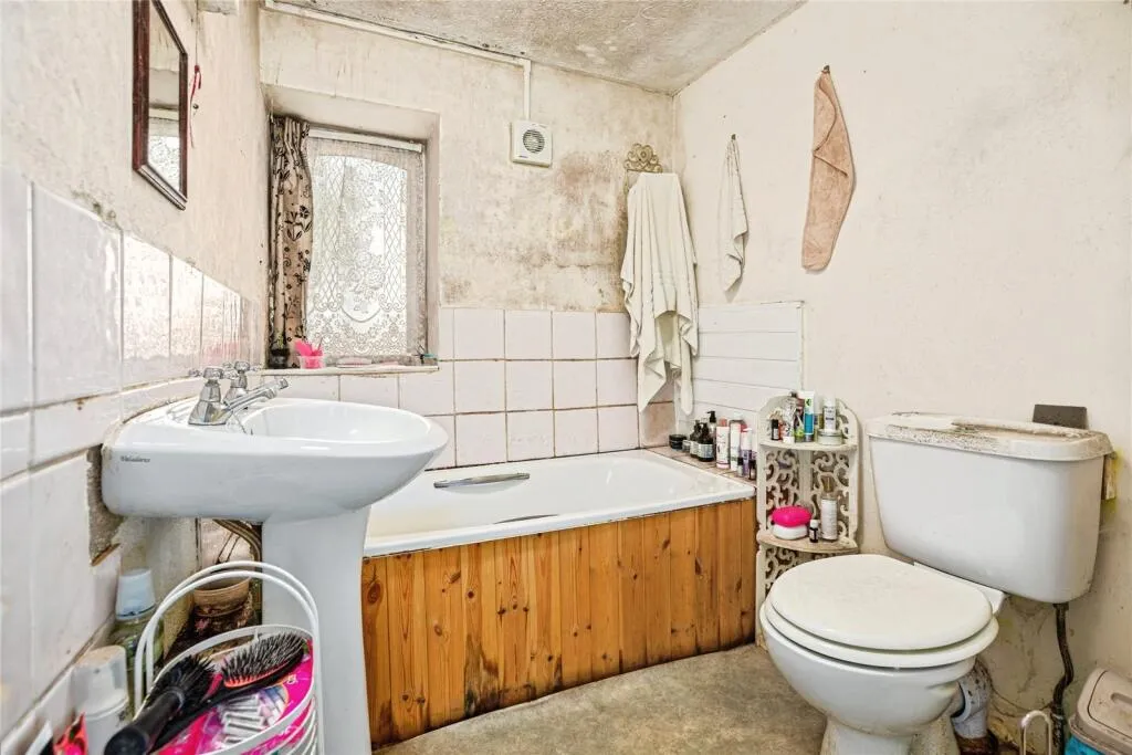 2 bed Detached