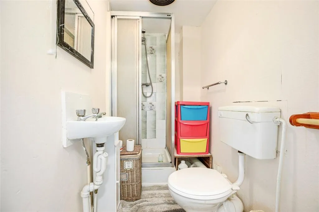 2 bed Detached