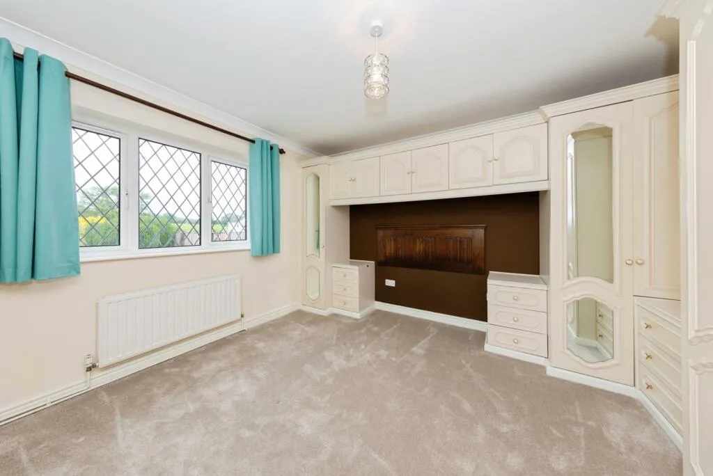 4 bed Detached Bungalow