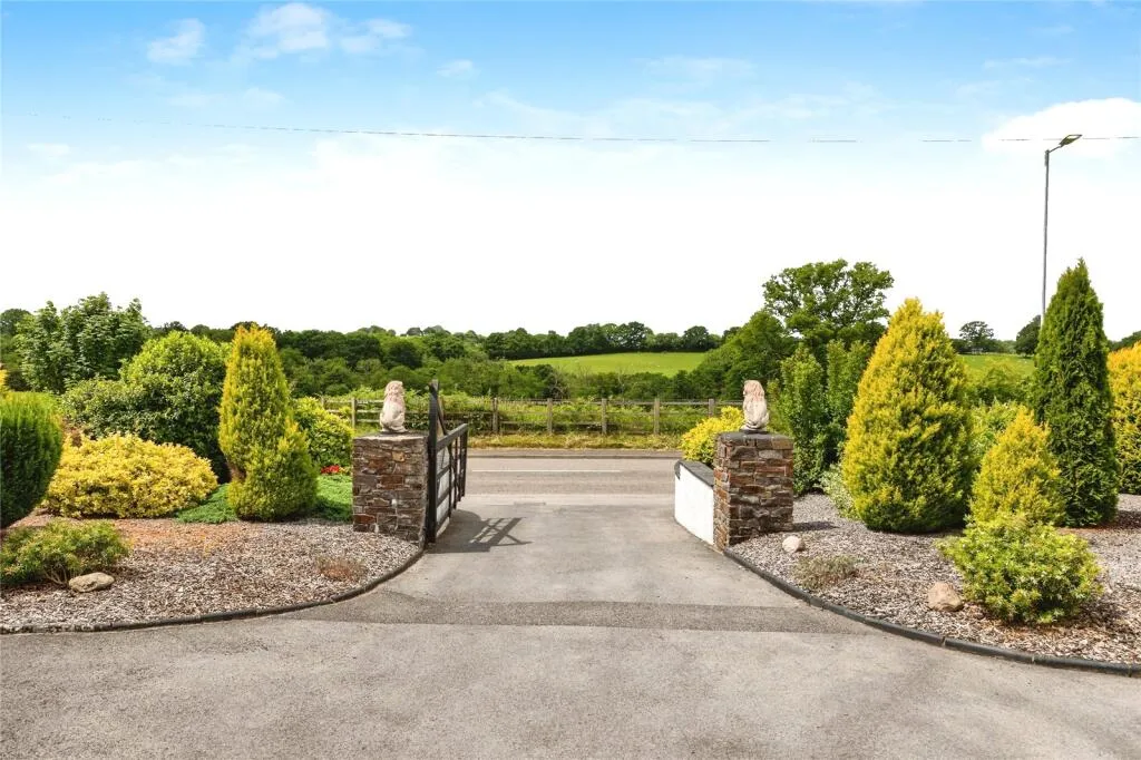 4 bed Detached Bungalow