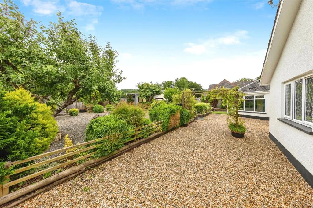 4 bed Detached Bungalow
