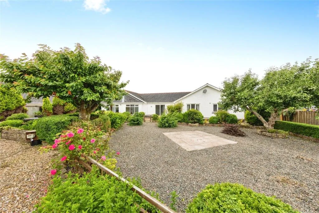 4 bed Detached Bungalow