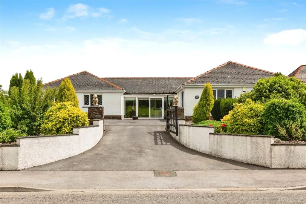 4 bed Detached Bungalow