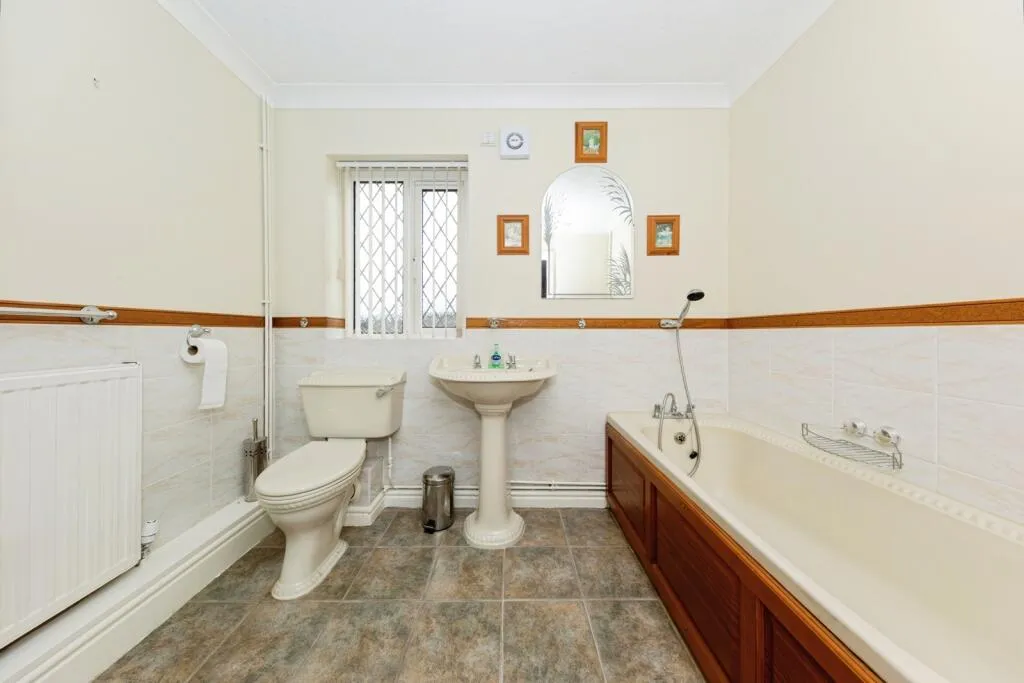 4 bed Detached Bungalow