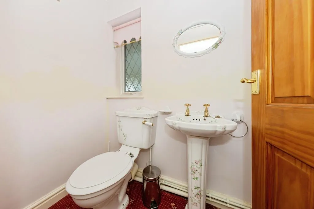 4 bed Detached Bungalow