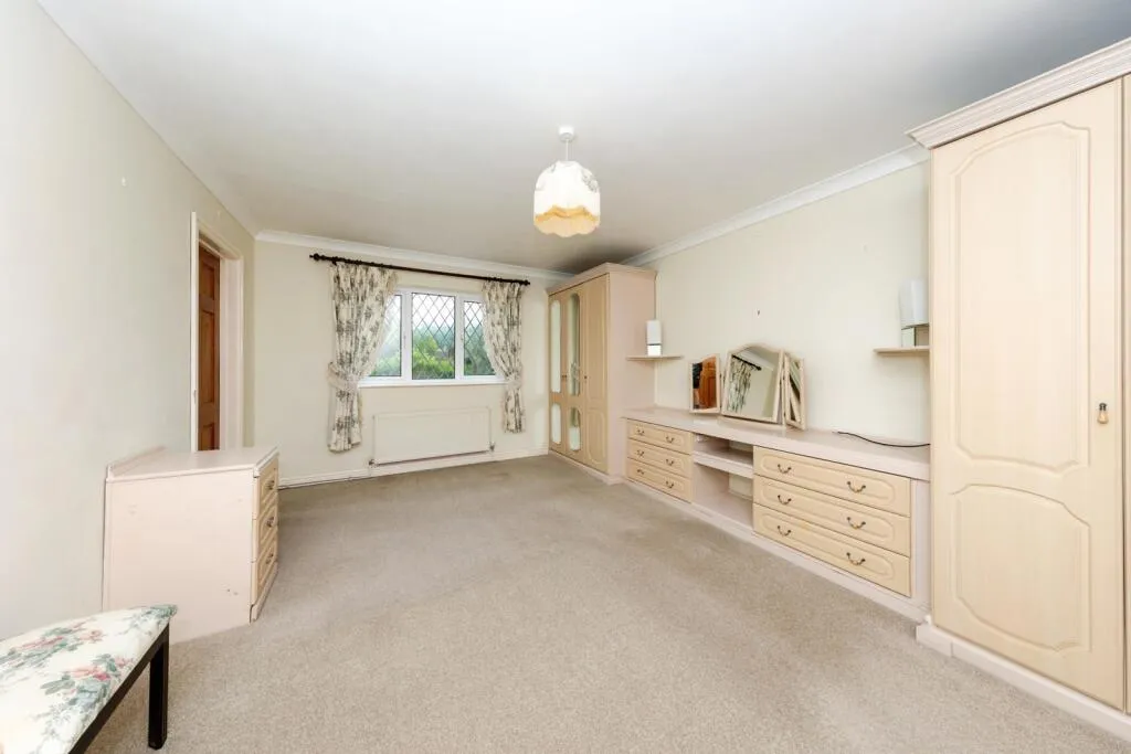 4 bed Detached Bungalow