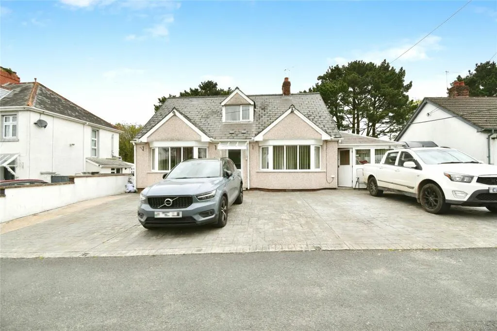 5 bed Detached Bungalow
