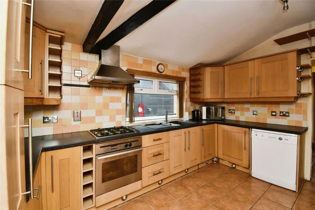 5 bed Detached Bungalow