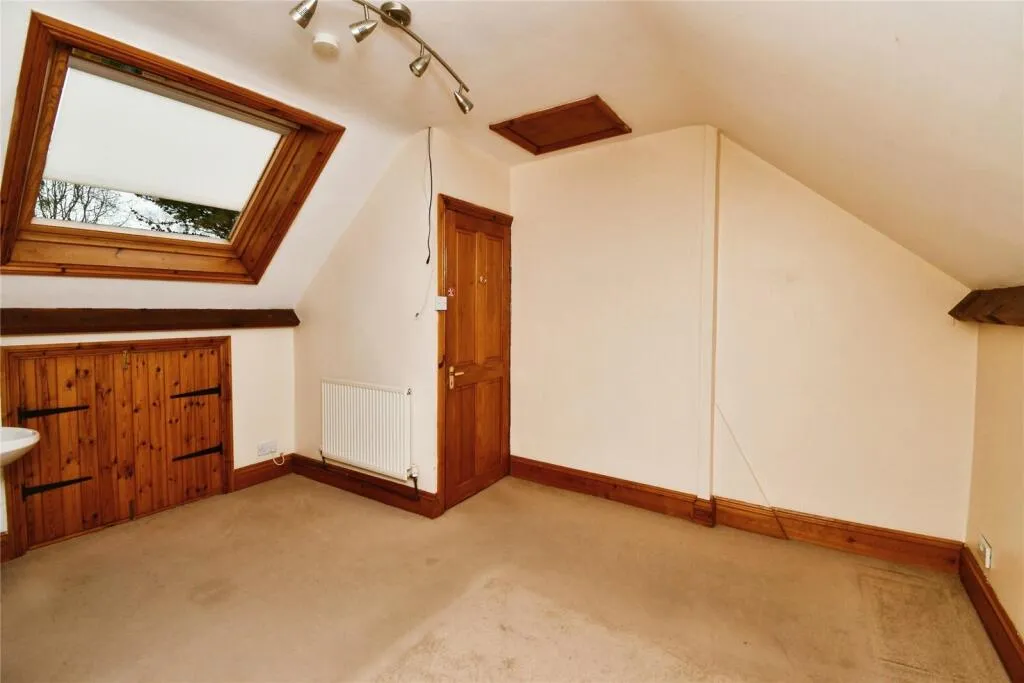 5 bed Detached Bungalow