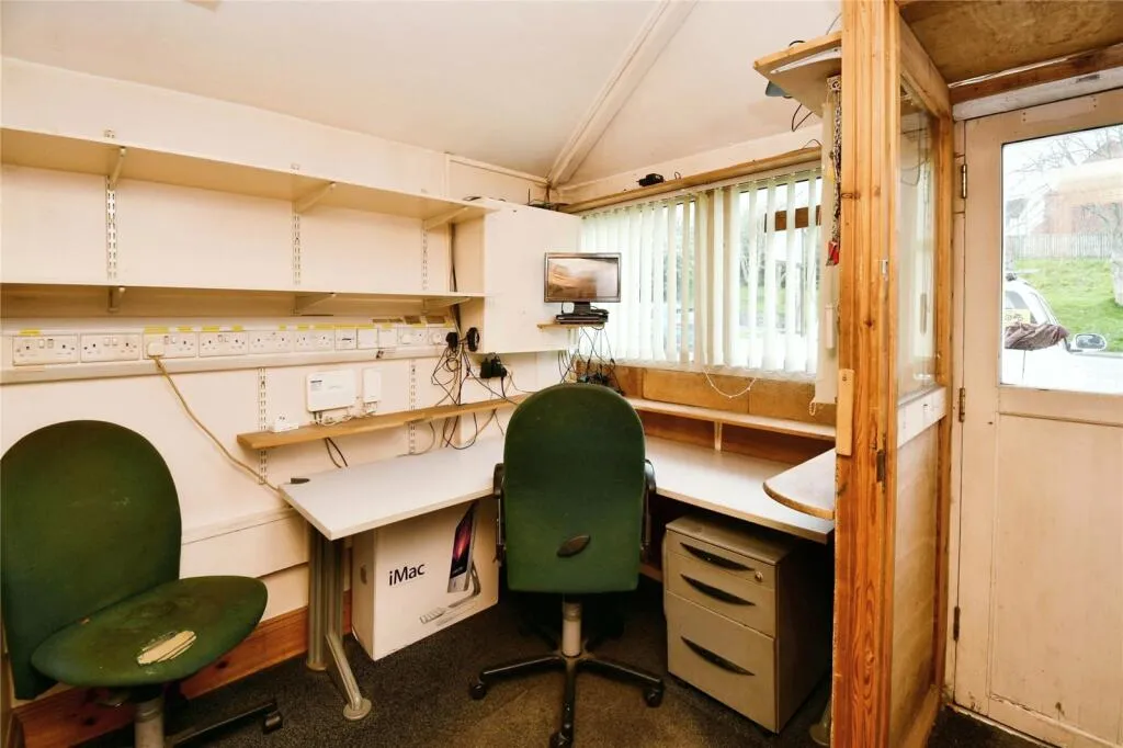 5 bed Detached Bungalow