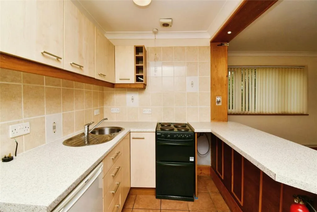 5 bed Detached Bungalow