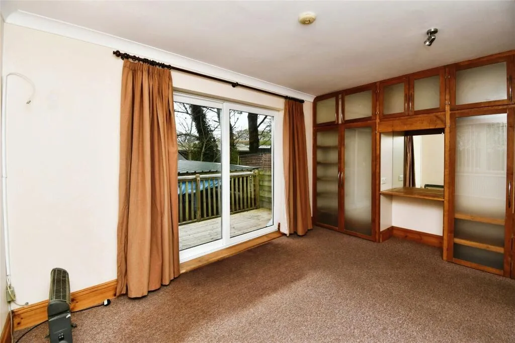 5 bed Detached Bungalow