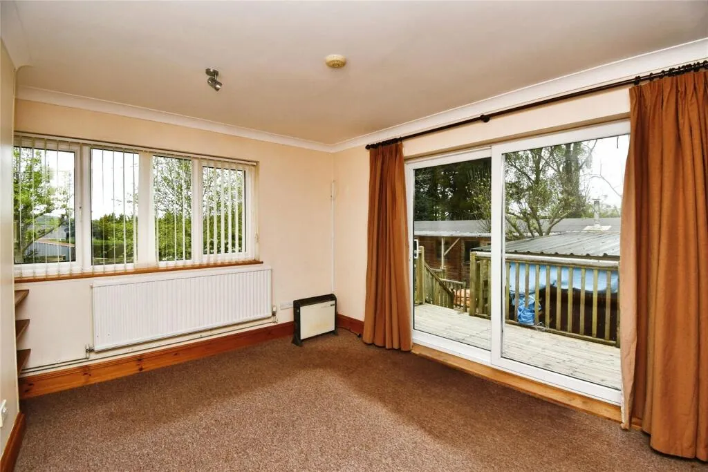 5 bed Detached Bungalow
