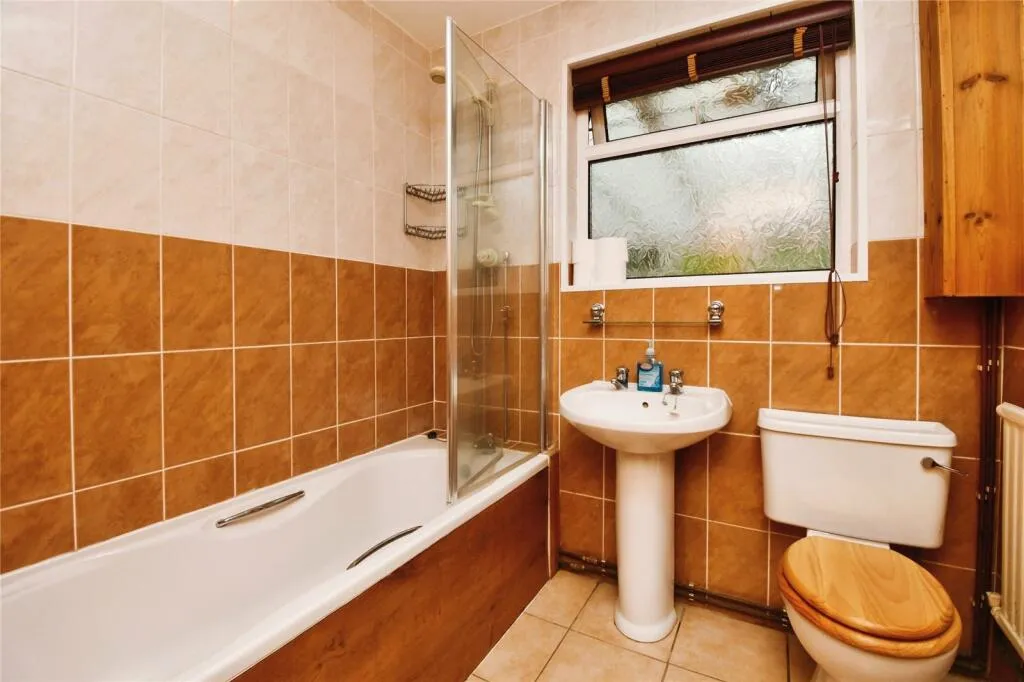 5 bed Detached Bungalow