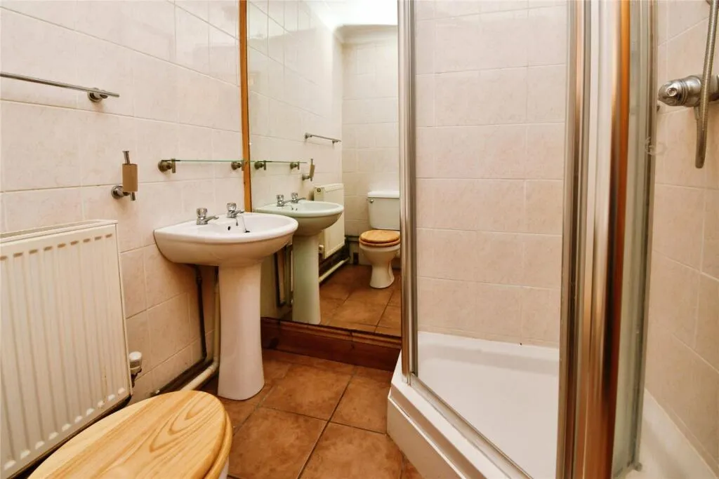 5 bed Detached Bungalow