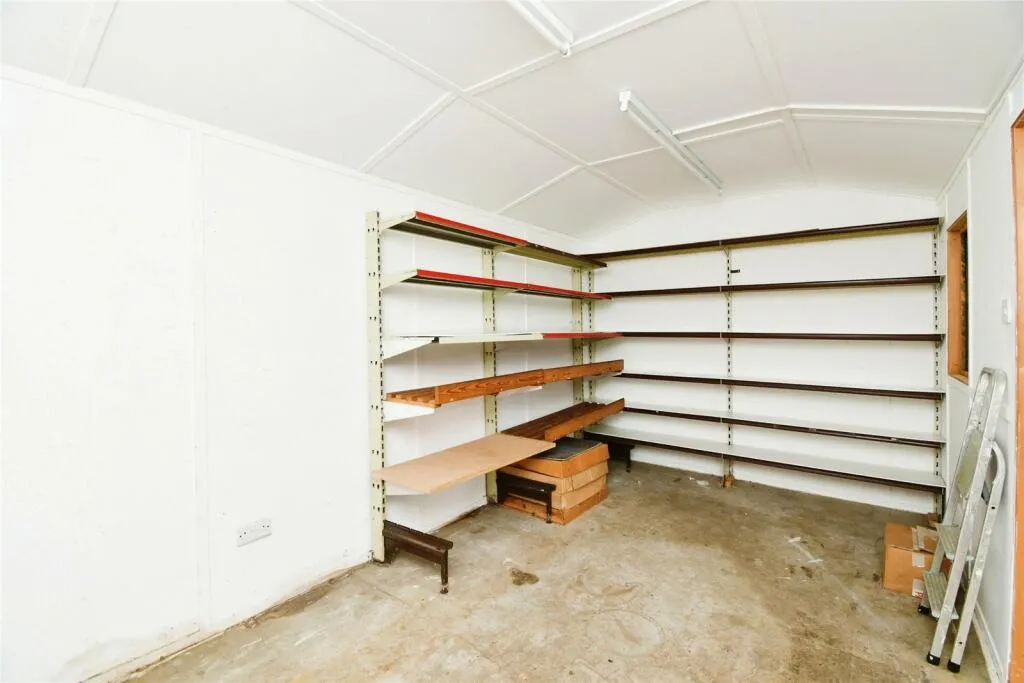5 bed Detached Bungalow