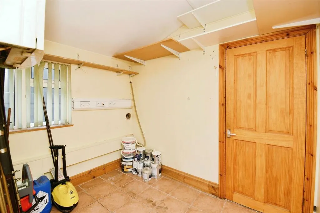 5 bed Detached Bungalow