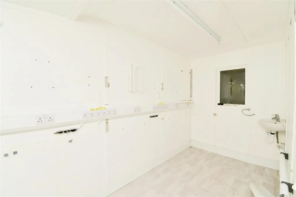 5 bed Detached Bungalow