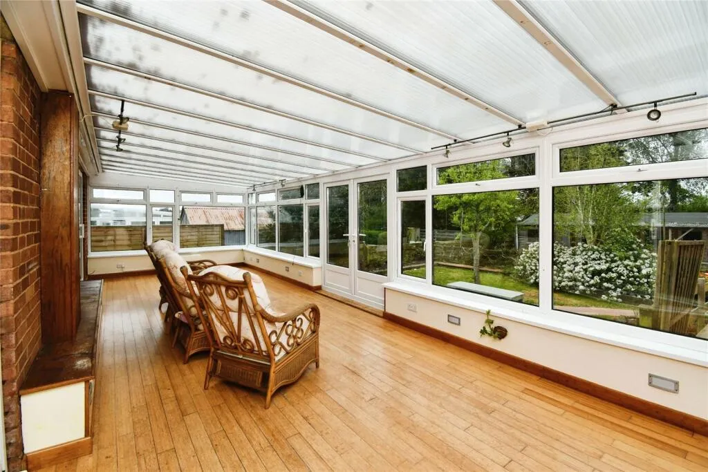 5 bed Detached Bungalow