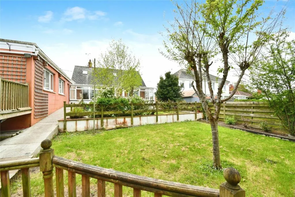 5 bed Detached Bungalow
