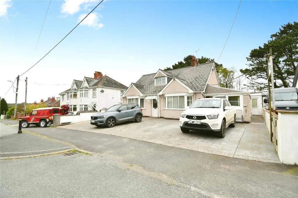 5 bed Detached Bungalow