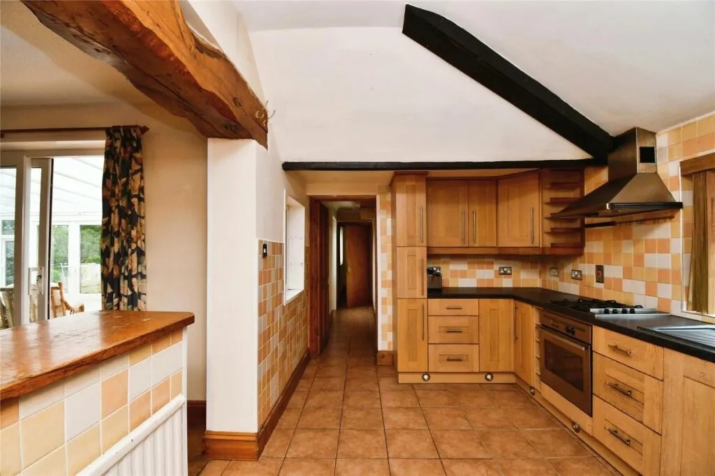 5 bed Detached Bungalow