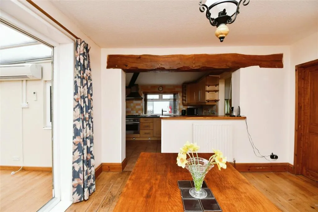 5 bed Detached Bungalow